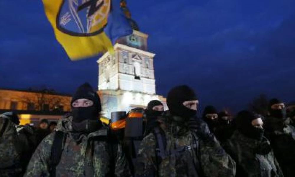 Nαζί Ουκρανοί μαχητές βυθίζουν σφαίρες σε χοιρινό για να χτυπήσουν μουσουλμάνους των Ρώσων (Βίντεο)